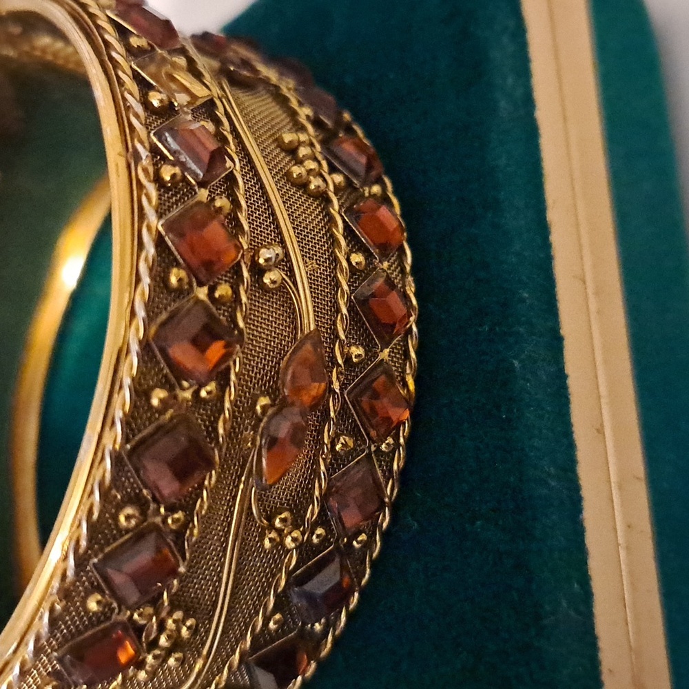 Vintage Gold Tone Brown Rhinestone Bangle Cuff Hinged Bracelet - Picture 8 of 9